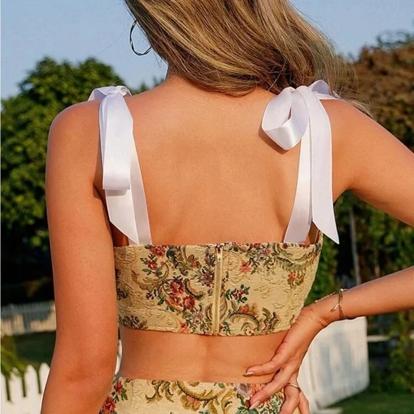 Floral Print Tie Shoulder Zip Back Crop Top brand new without tags - Picture 2 of 10